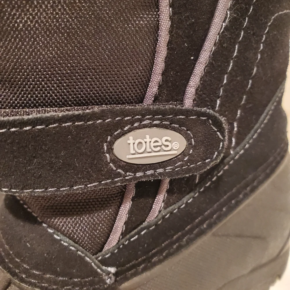 Totes Snow Boots Boy's Size 9